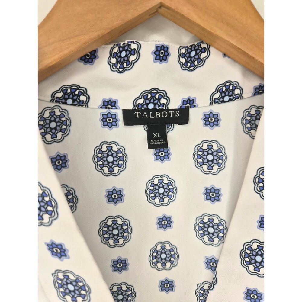 Talbots Medallion Print Sleeveless Blouse XL Preppy Coastal Chic Top V Neck - Picture 2 of 9